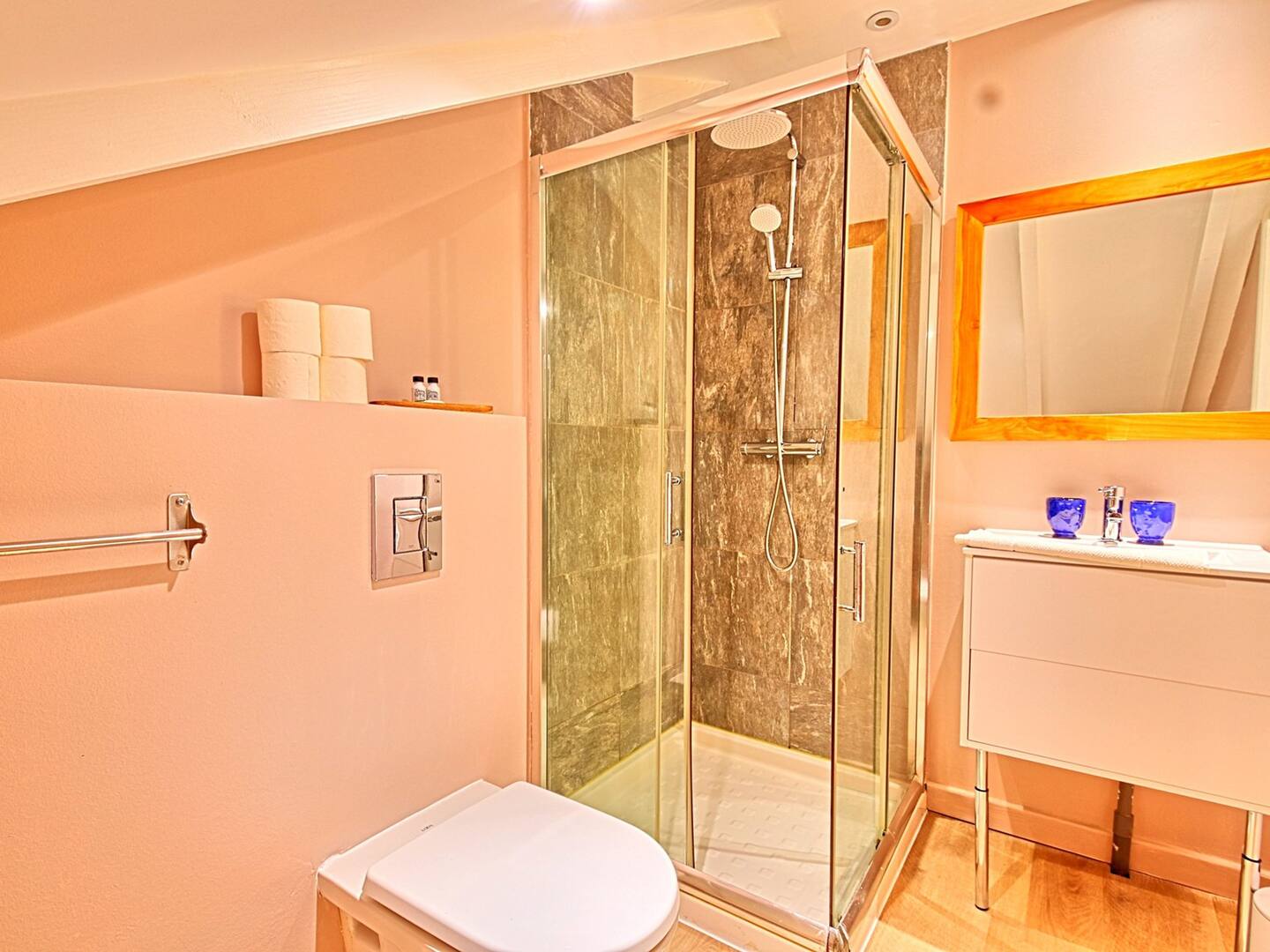 Chambre en mezzanine sous charpente